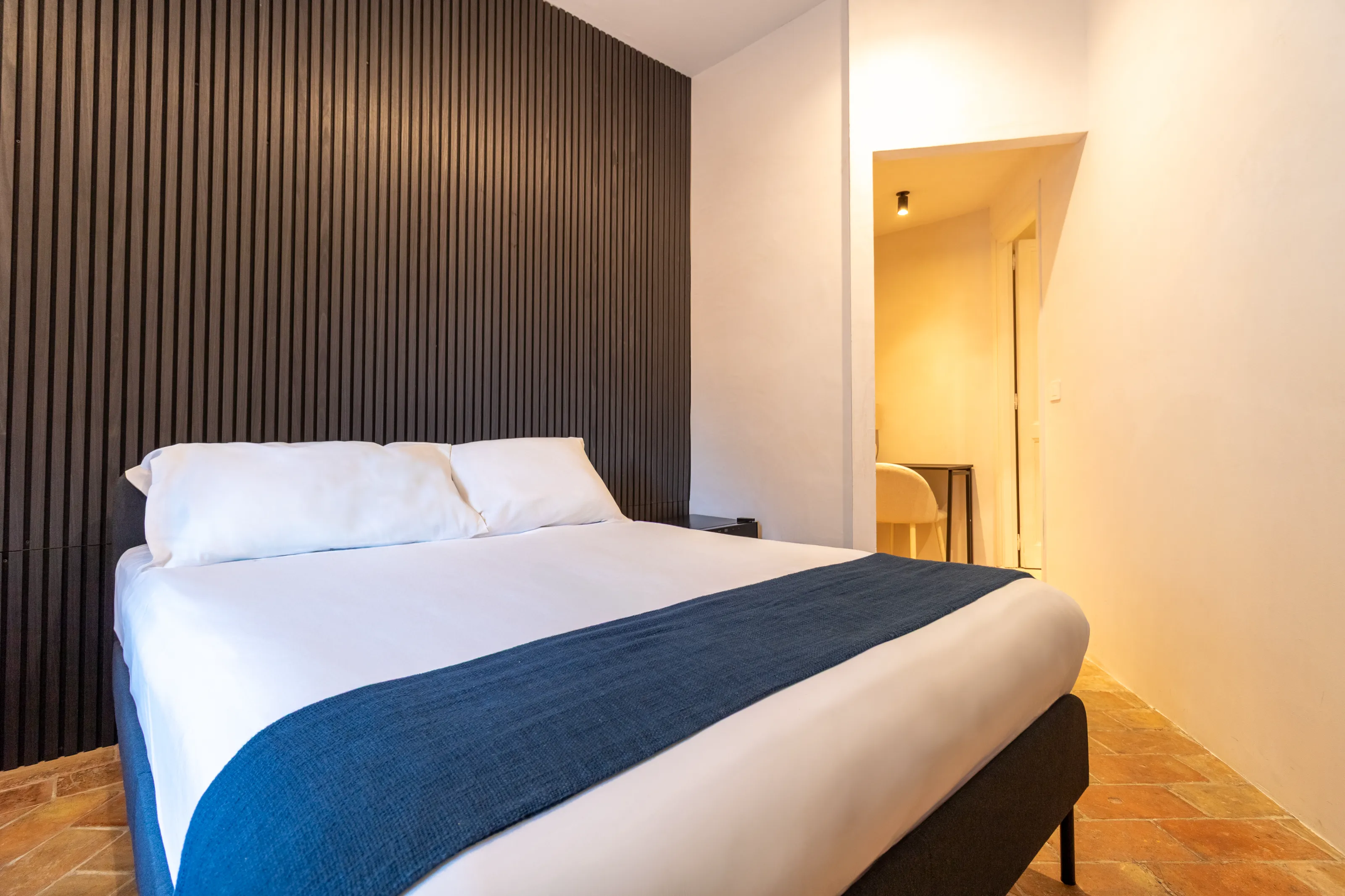 Comfortable double bed with modern design and soft tones